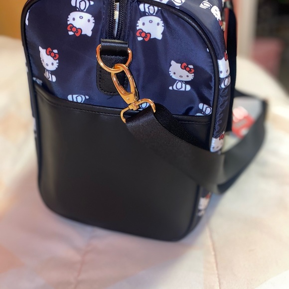 Hello kitty duffel bag - Picture 3 of 6
